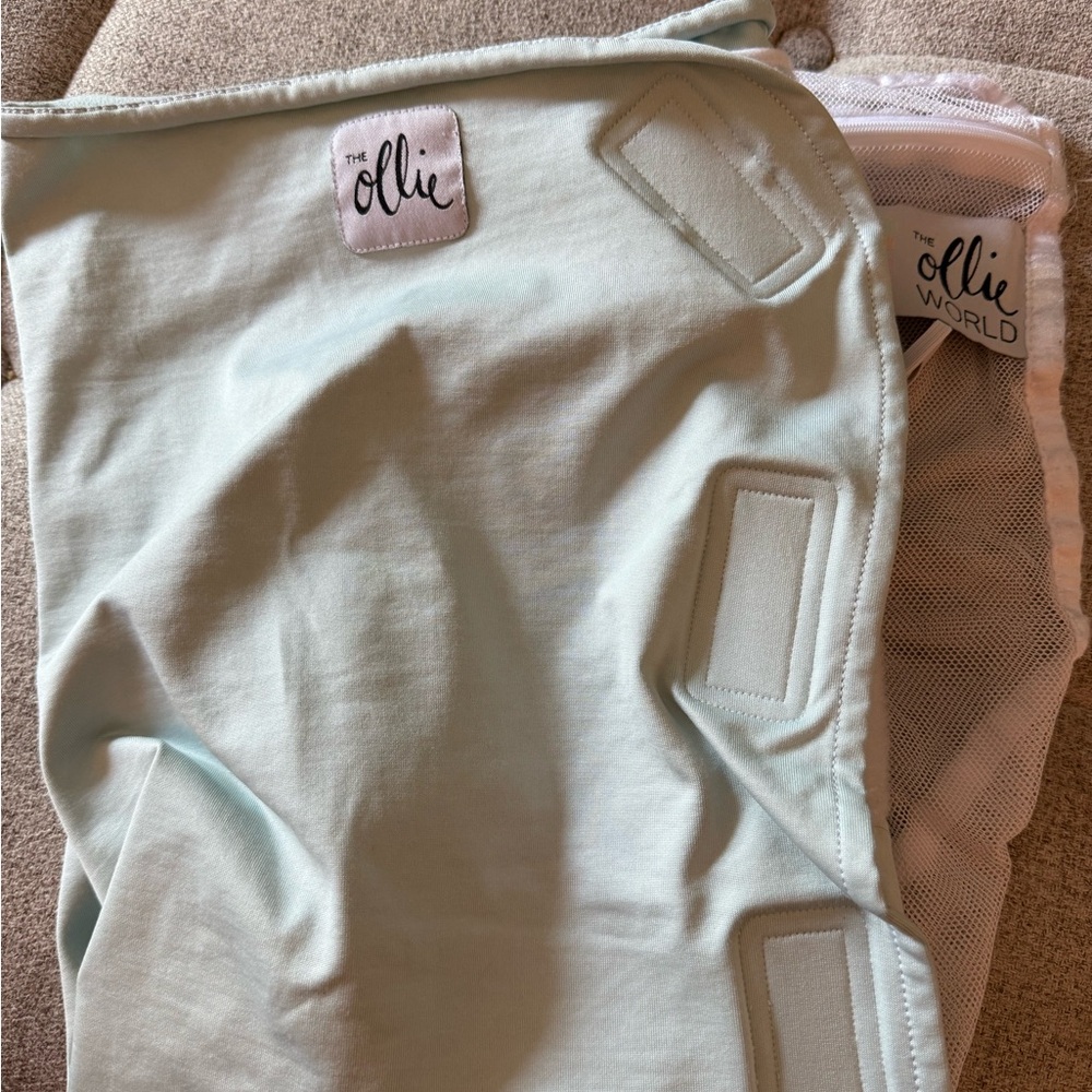 Light blue/green Ollie Swaddle with box and washing mesh
